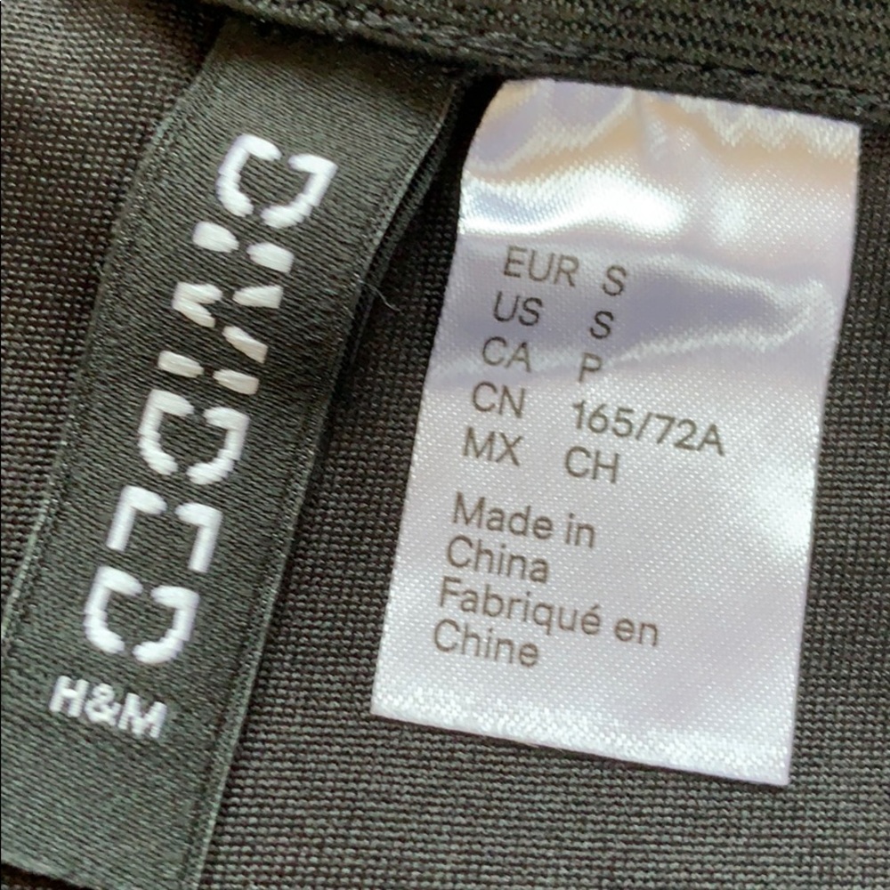 H&M sequin mini skirt - Picture 2 of 2